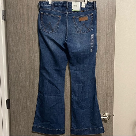 Wrangler Denim - NWT Wrangler High Rise Trouser - Retro Style & Stretch - Size 33 | 34